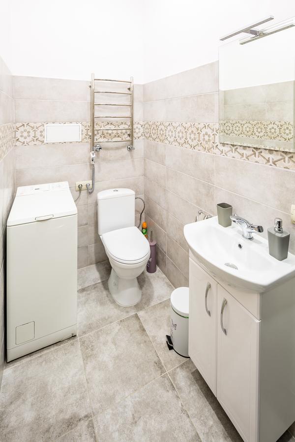 #1 Apartment Lviv Exteriör bild